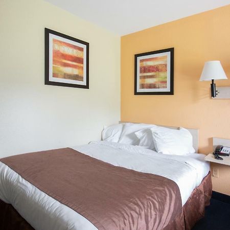 Days Inn By Wyndham ニュー・フィラデルフィア エクステリア 写真