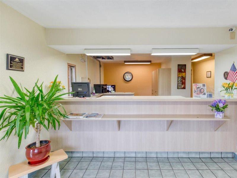 Days Inn By Wyndham ニュー・フィラデルフィア エクステリア 写真