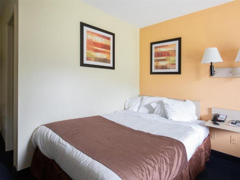 Days Inn By Wyndham ニュー・フィラデルフィア エクステリア 写真