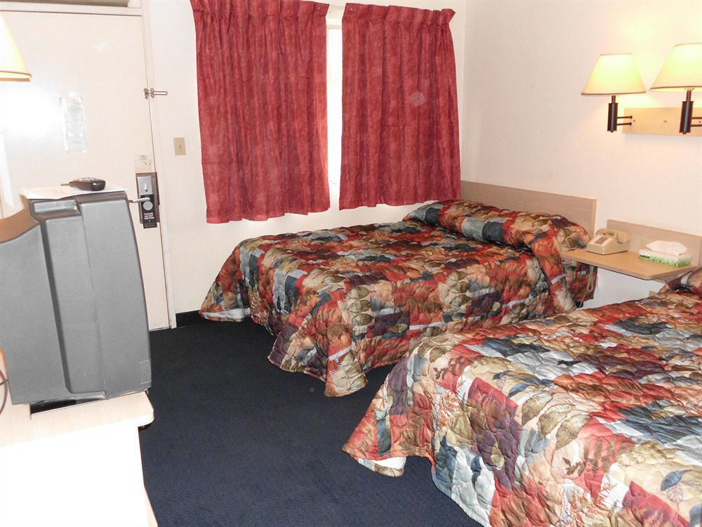 Days Inn By Wyndham ニュー・フィラデルフィア エクステリア 写真