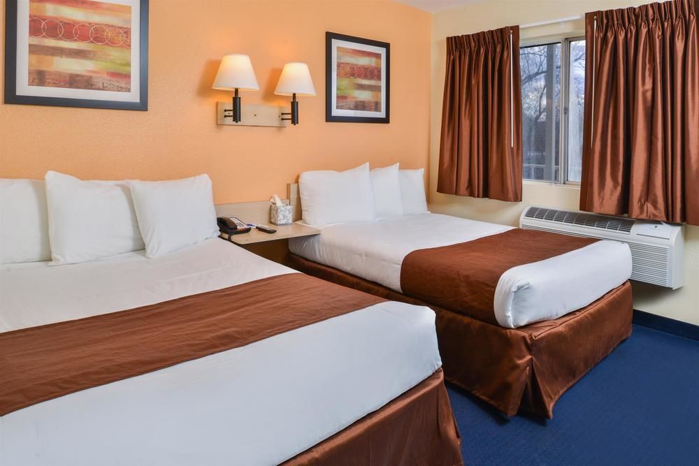 Days Inn By Wyndham ニュー・フィラデルフィア エクステリア 写真