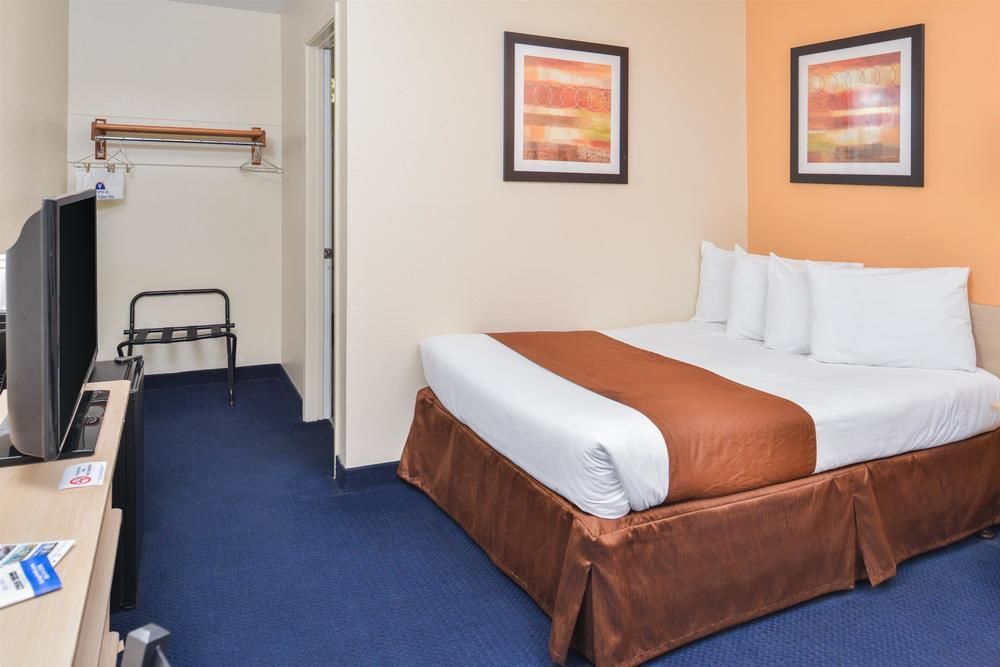 Days Inn By Wyndham ニュー・フィラデルフィア エクステリア 写真