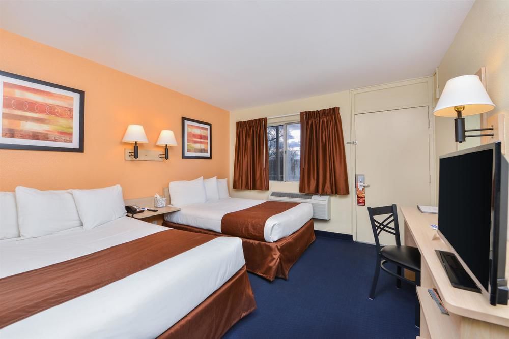 Days Inn By Wyndham ニュー・フィラデルフィア エクステリア 写真