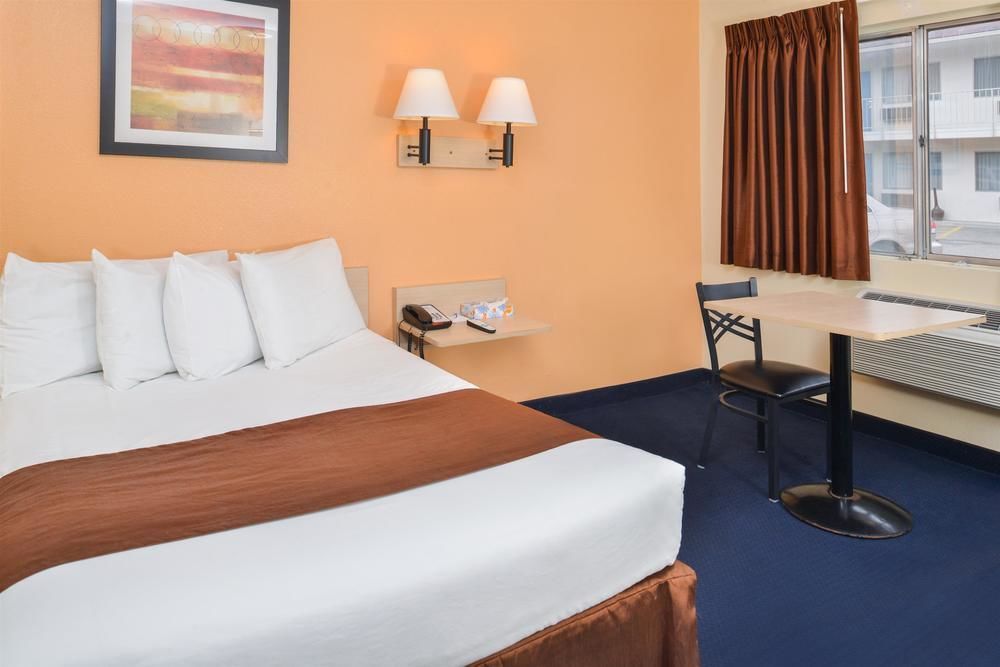 Days Inn By Wyndham ニュー・フィラデルフィア エクステリア 写真
