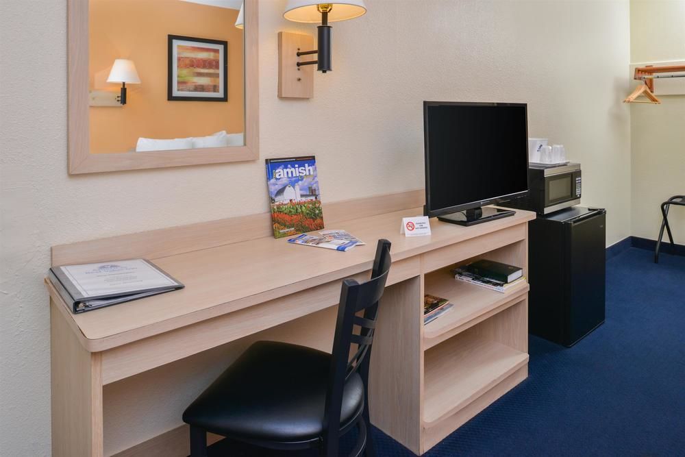 Days Inn By Wyndham ニュー・フィラデルフィア エクステリア 写真