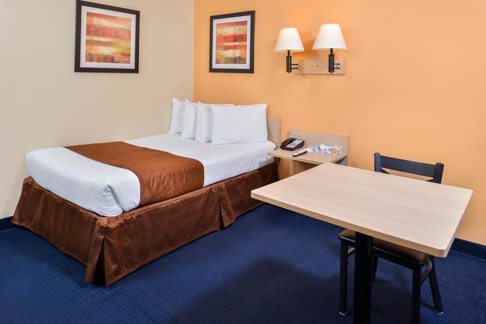 Days Inn By Wyndham ニュー・フィラデルフィア エクステリア 写真