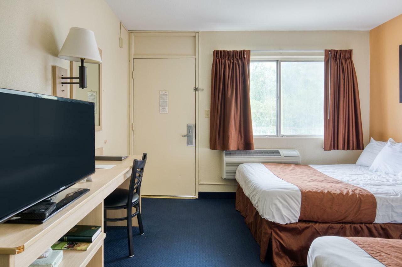 Days Inn By Wyndham ニュー・フィラデルフィア エクステリア 写真