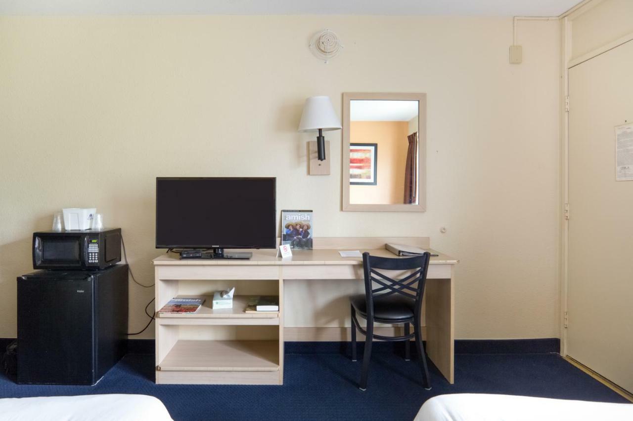 Days Inn By Wyndham ニュー・フィラデルフィア エクステリア 写真
