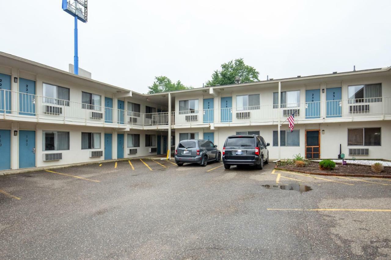 Days Inn By Wyndham ニュー・フィラデルフィア エクステリア 写真