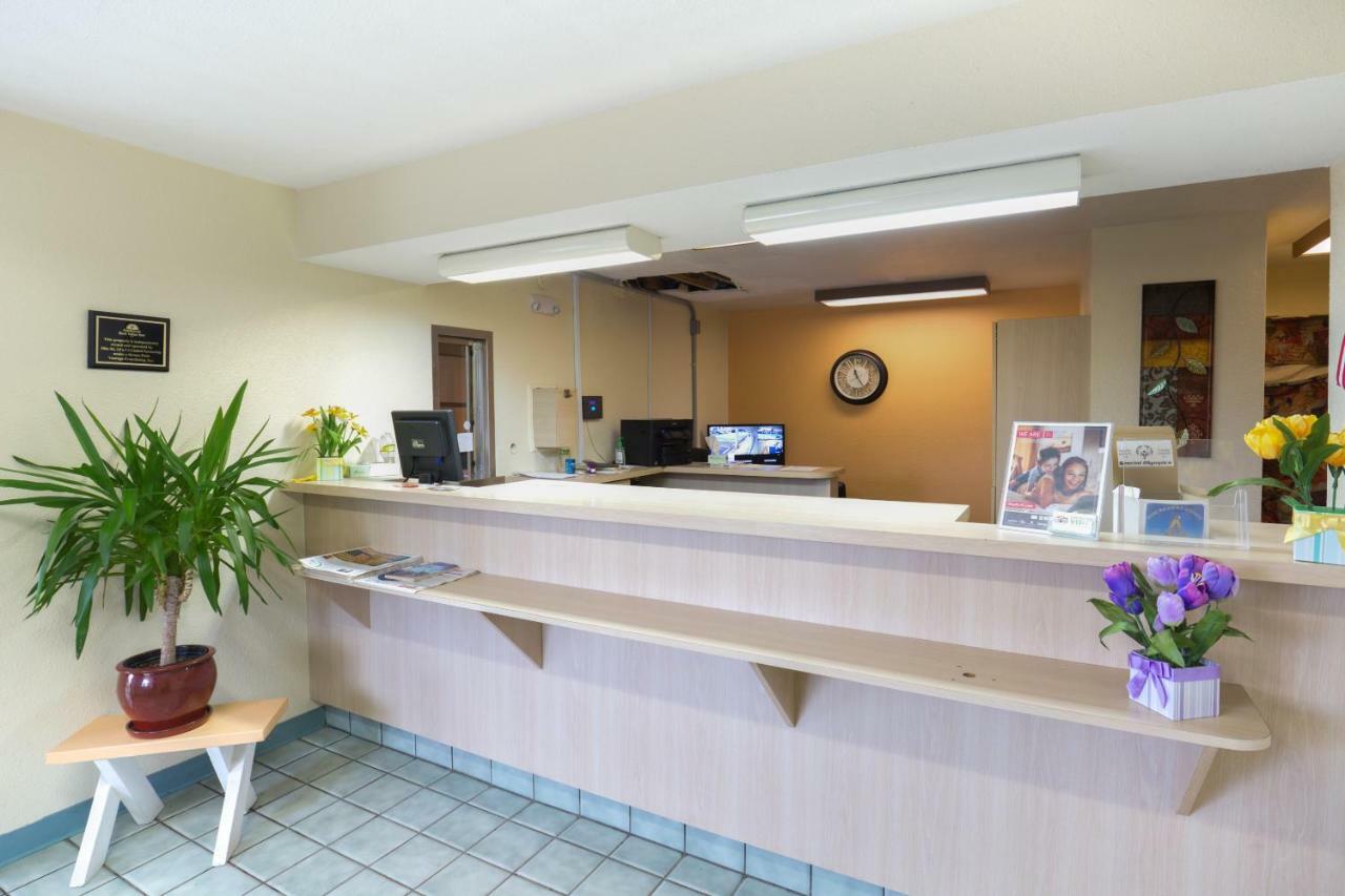 Days Inn By Wyndham ニュー・フィラデルフィア エクステリア 写真