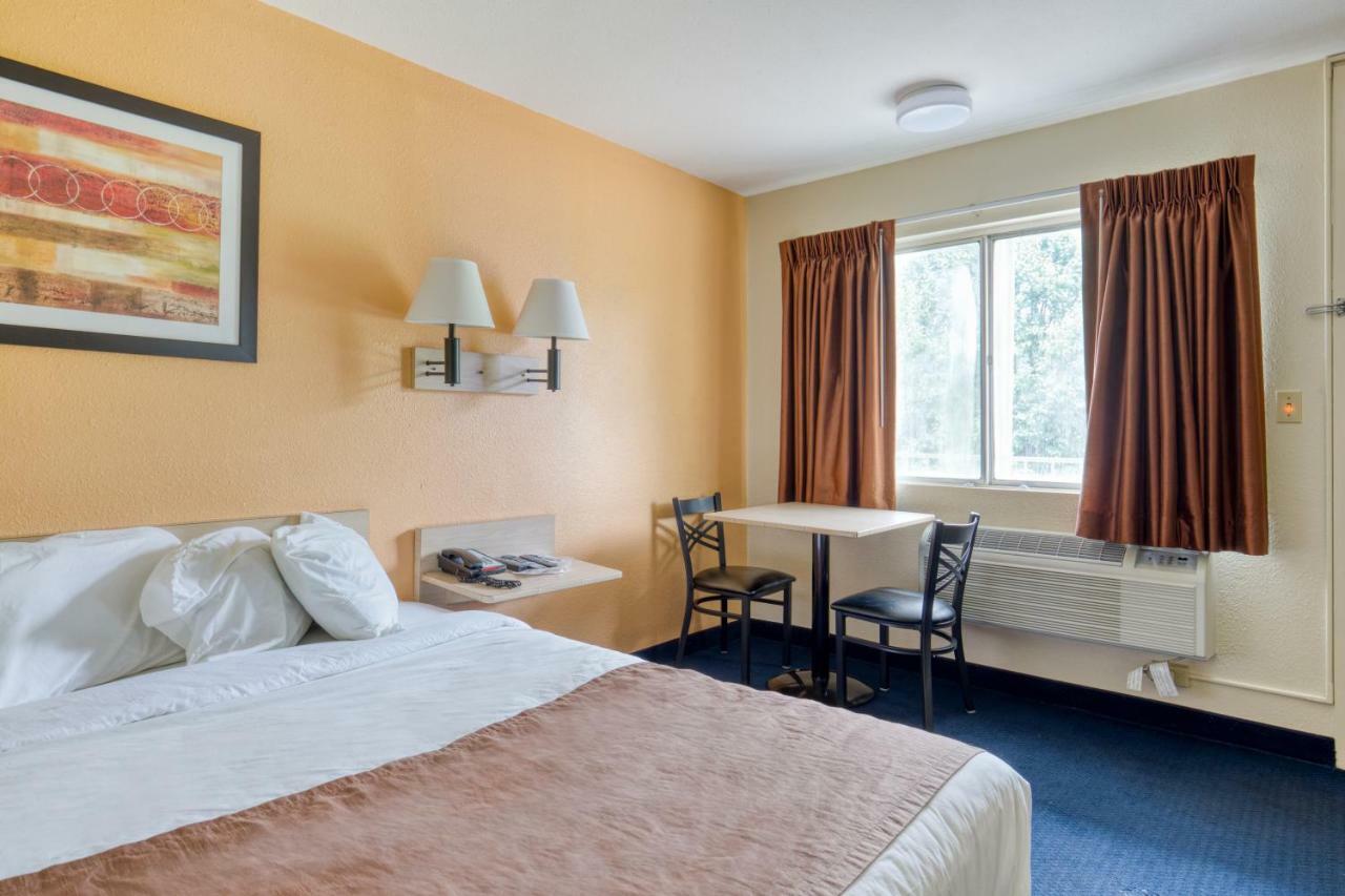 Days Inn By Wyndham ニュー・フィラデルフィア エクステリア 写真