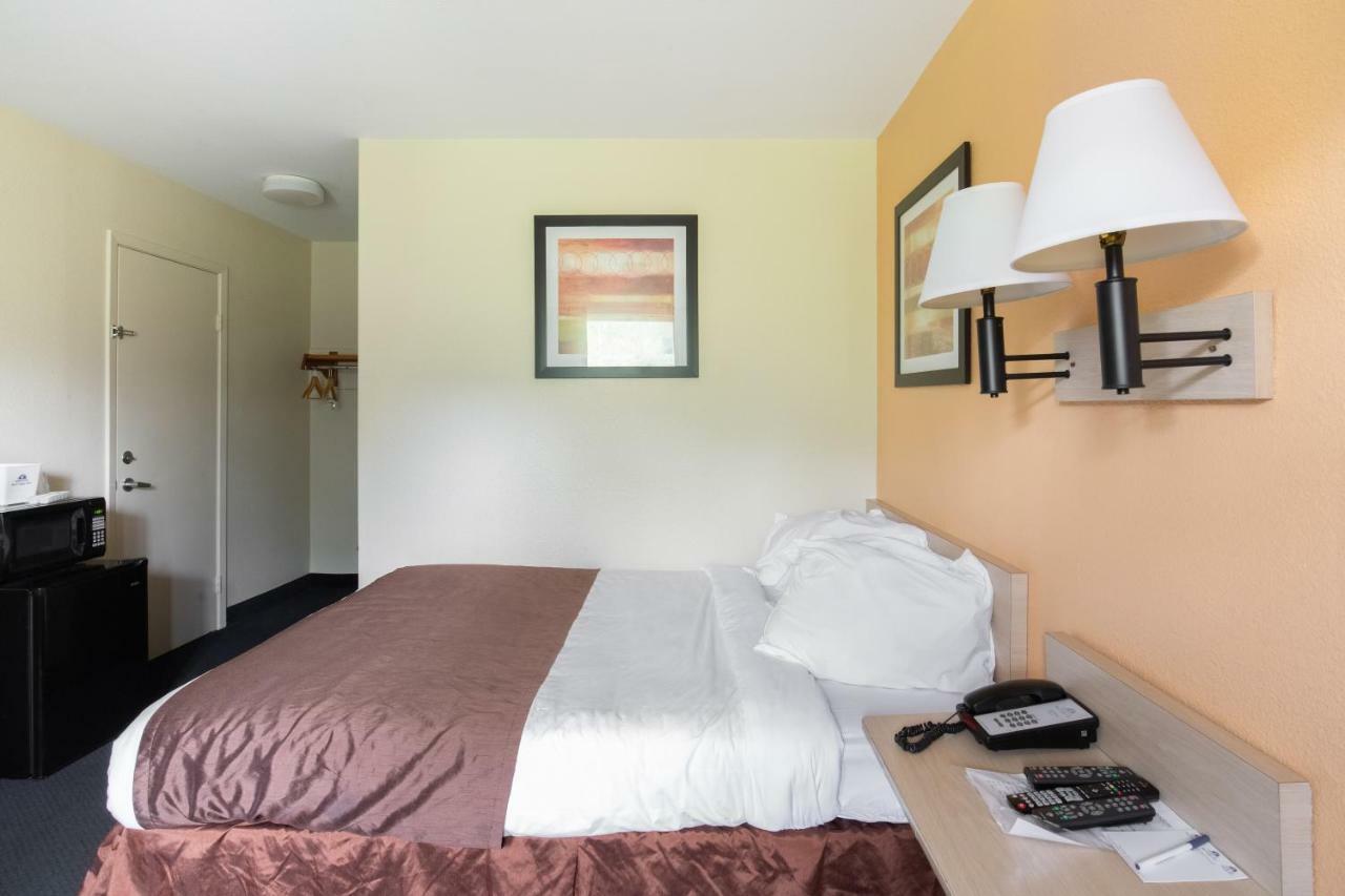 Days Inn By Wyndham ニュー・フィラデルフィア エクステリア 写真